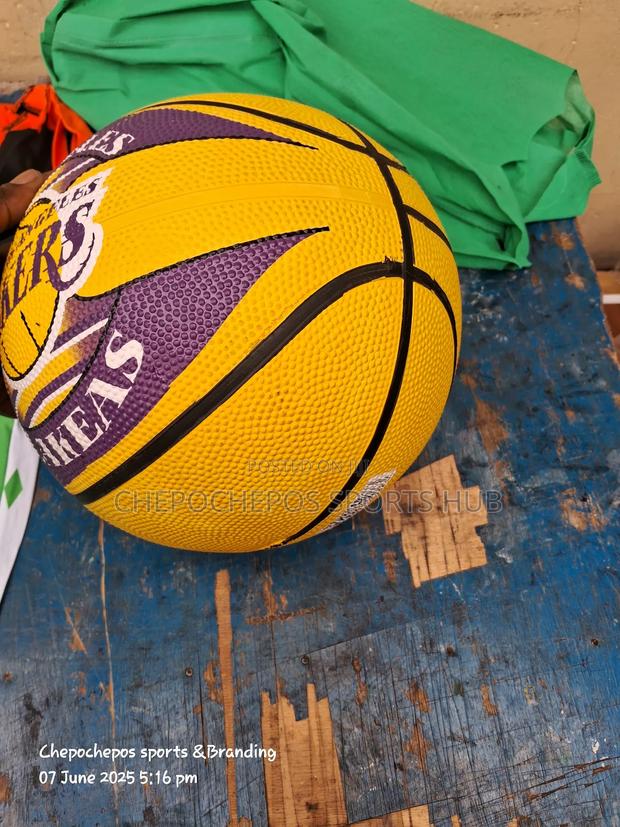Quality Netball Ball(Spalding) - thumbnail 4