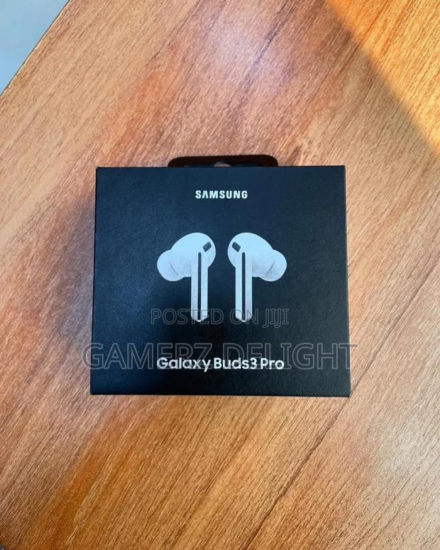 Samsung Buds 3 Pro - main view