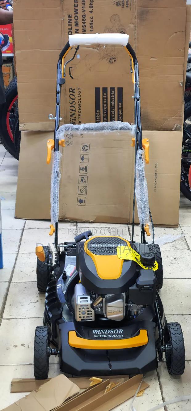 Lawn Mower Machine With 144cc Petrol Engine
