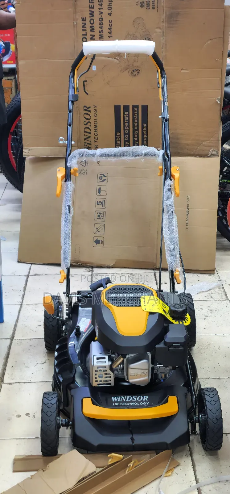 Lawn Mower Machine With 144cc Petrol Engine