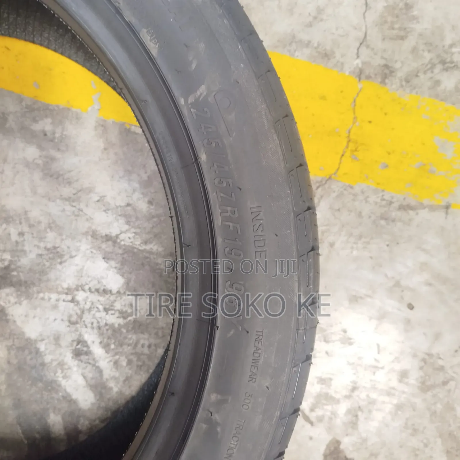 245/45 R19 Maxxis Victra Runflat M36+