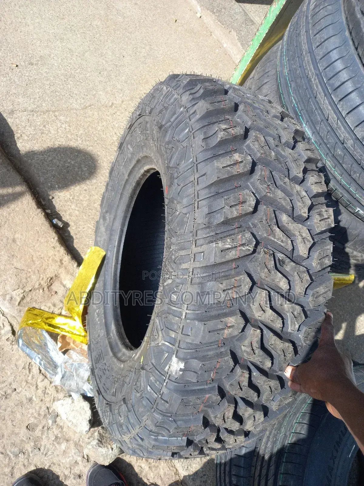 285/70r17 Maxtrek