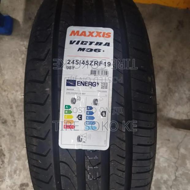 245/45 R19 Maxxis Victra Runflat M36+