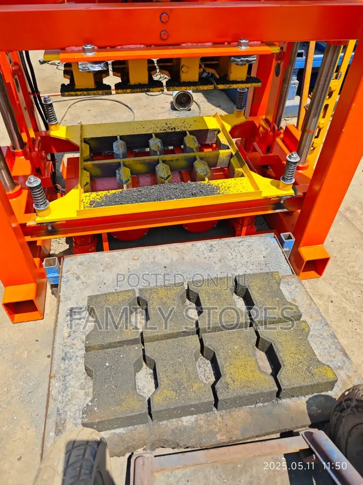 Commercial Cabro/Block Maker Machine Electric Powered .