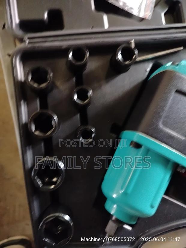 Impact Wrench Half Inch With Accessories. - thumbnail 2