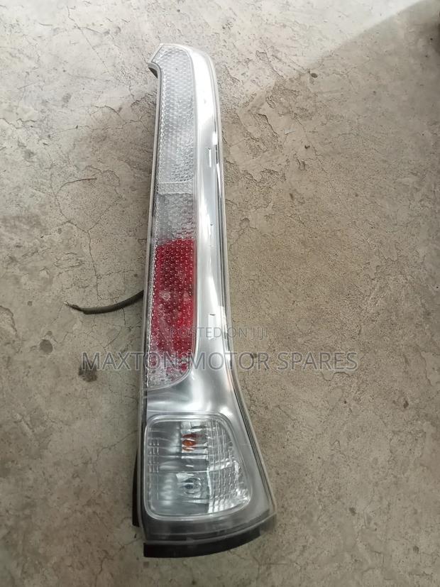 Taillight Nissan Serena C25