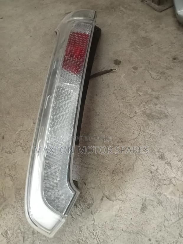Taillight Nissan Serena C25 - thumbnail 2