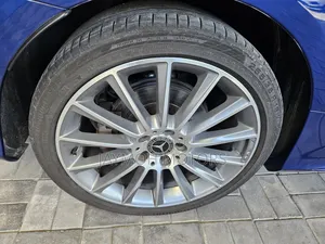 Mercedes-Benz C180 2018 Blue