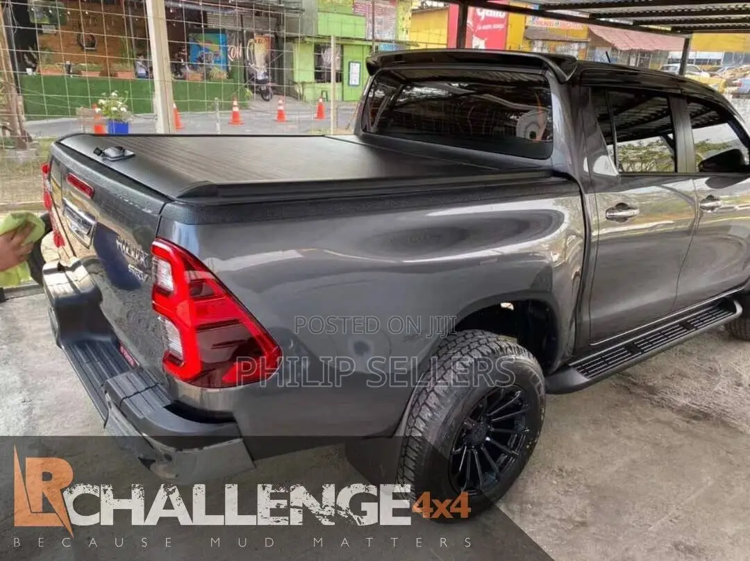 Black Roller Shutter Cover With Lock to Fit Hilux Tonneau