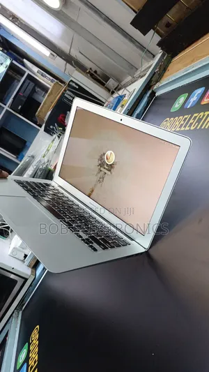 Laptop Apple MacBook Air 4GB Intel Core i5 SSD 128GB