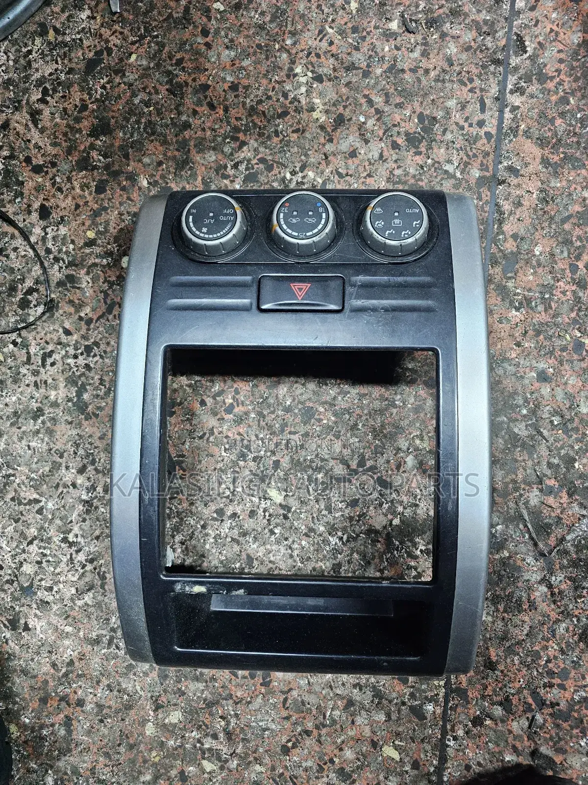 Nissan Xtrail  T31 Ac Switch