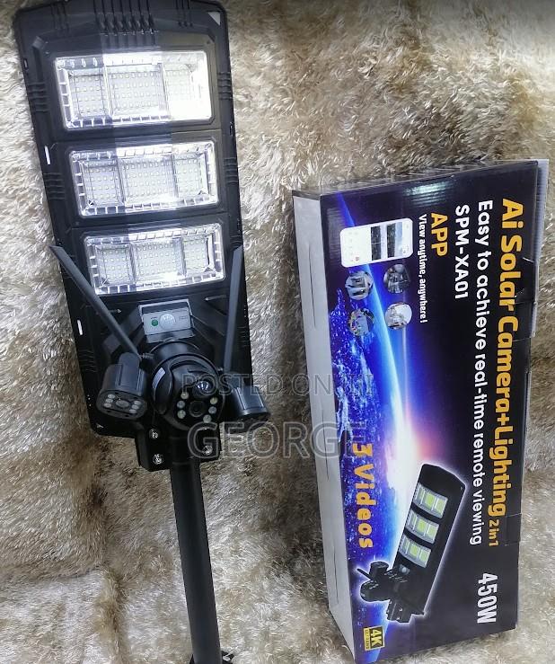 Security Streetlight<>Solar Camera + Lighting 2 in 1 V380
