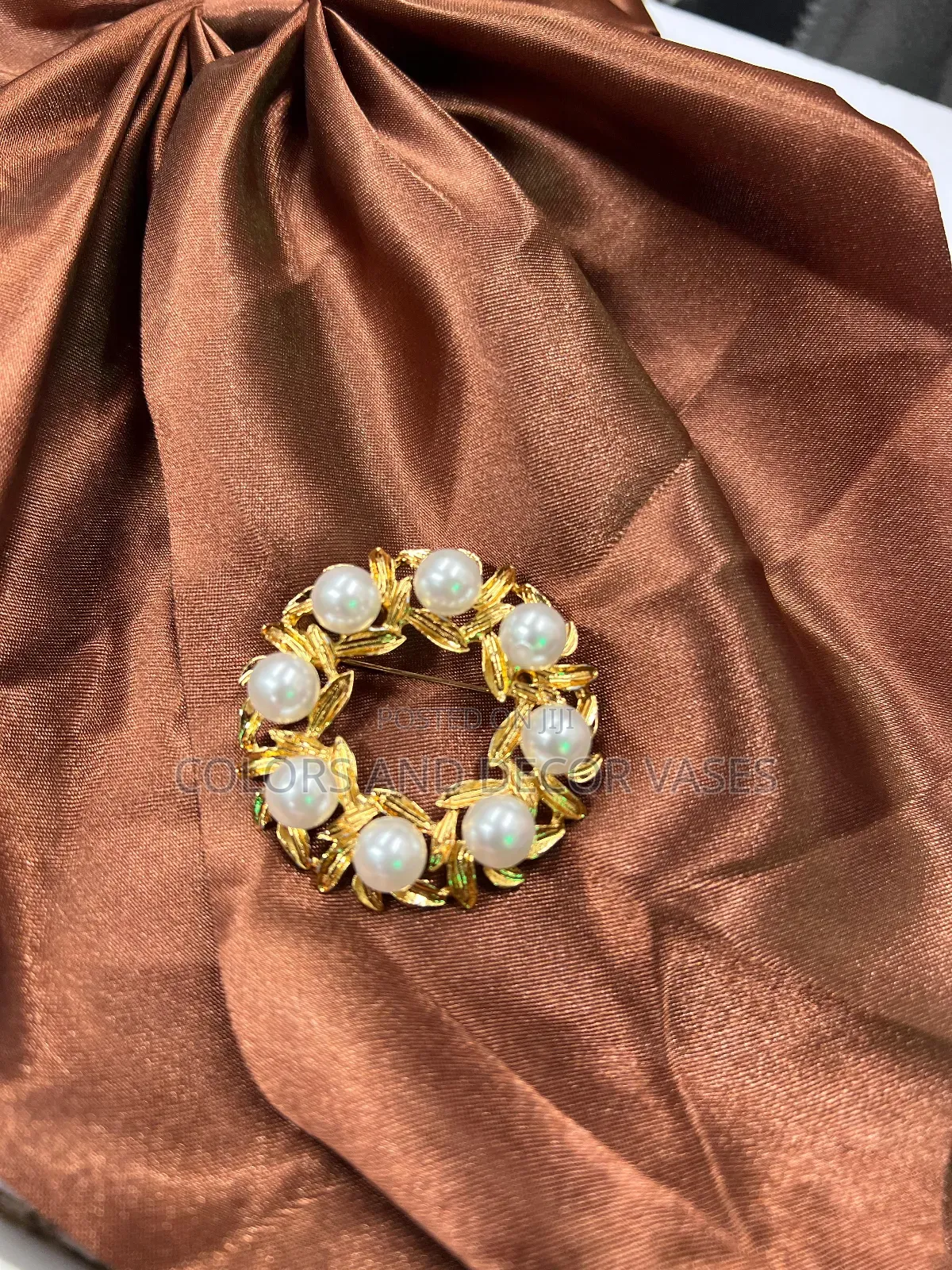 Round Brooches Pearls