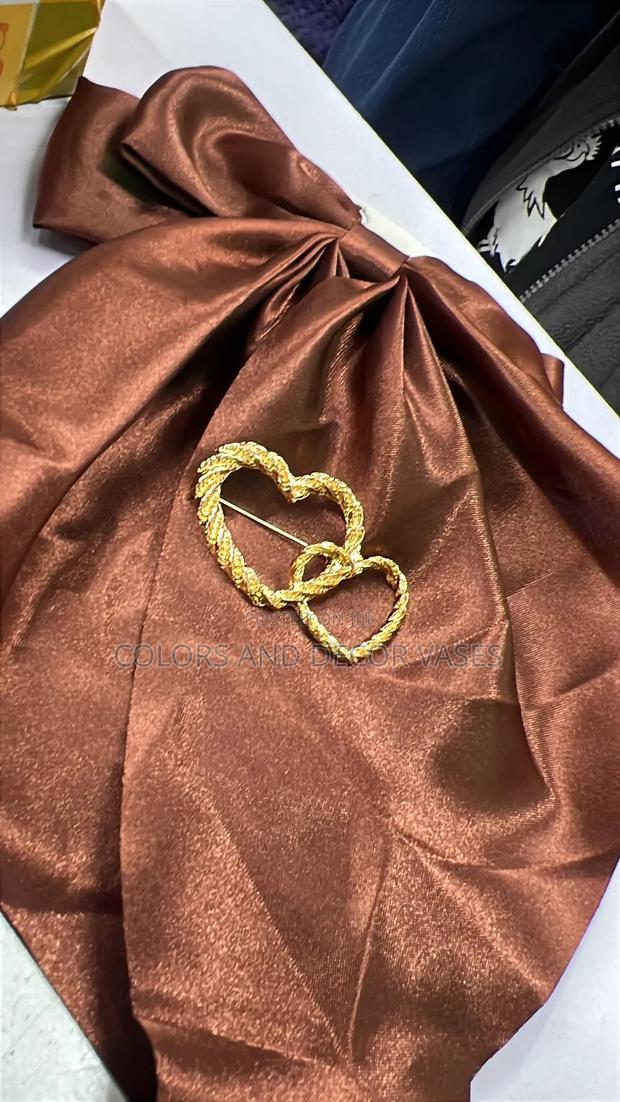 Elegant Brooches - thumbnail 3