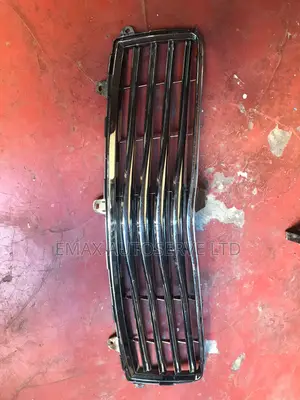 Toyota Mark Zio Grill