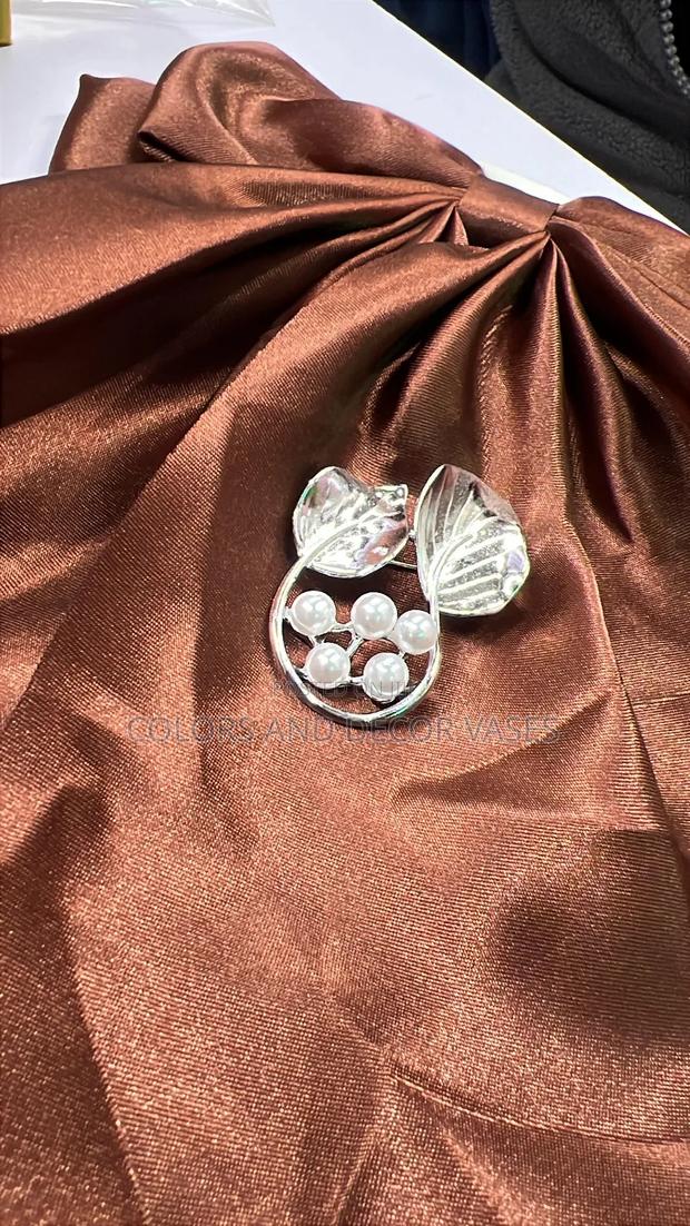 Brooches Brooches Instock - thumbnail 3