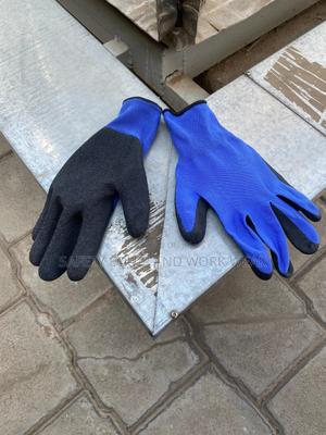 Affordable Diamond Grip Gloves - thumbnail 2