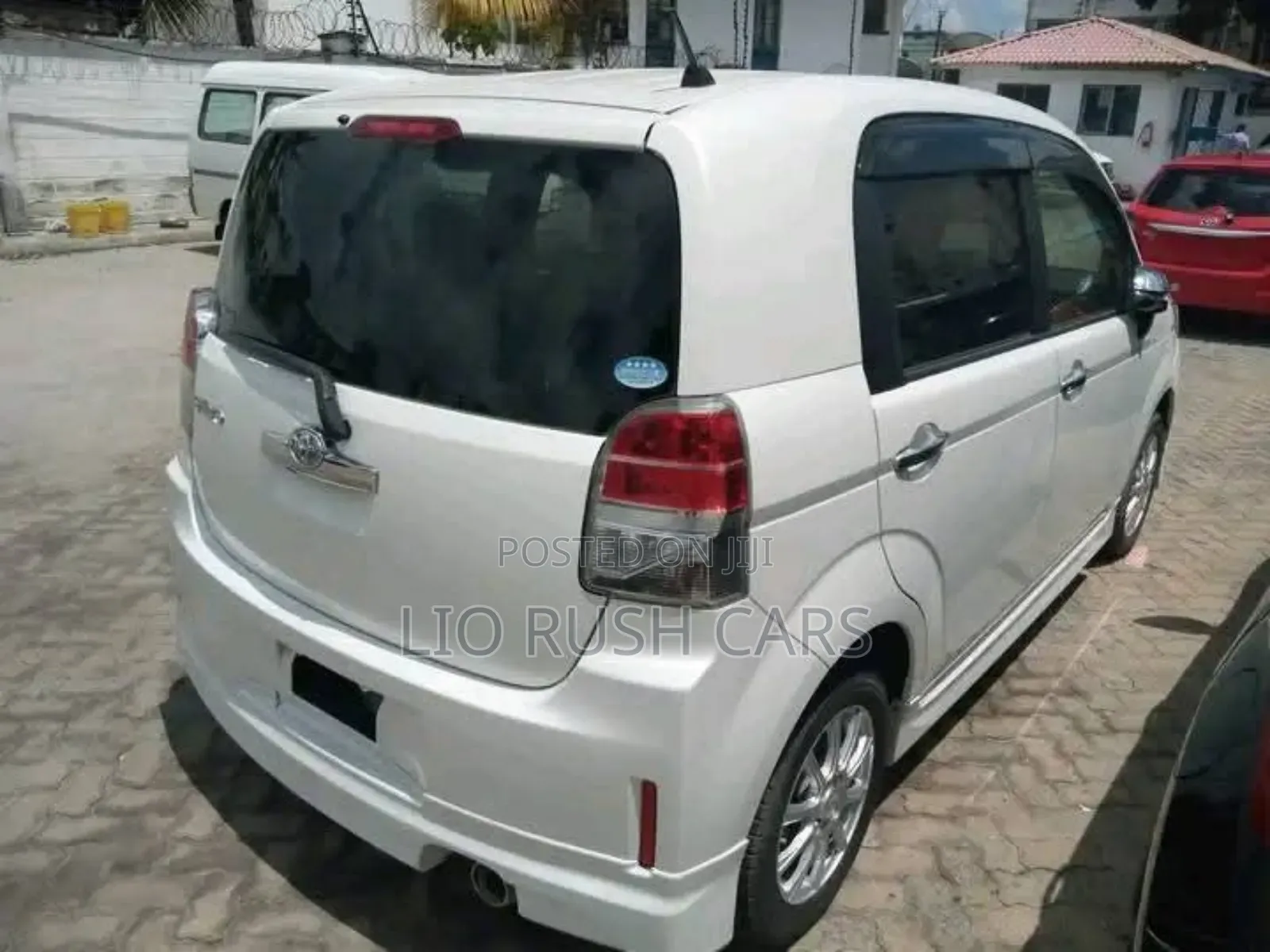 Toyota Spade 2018 White