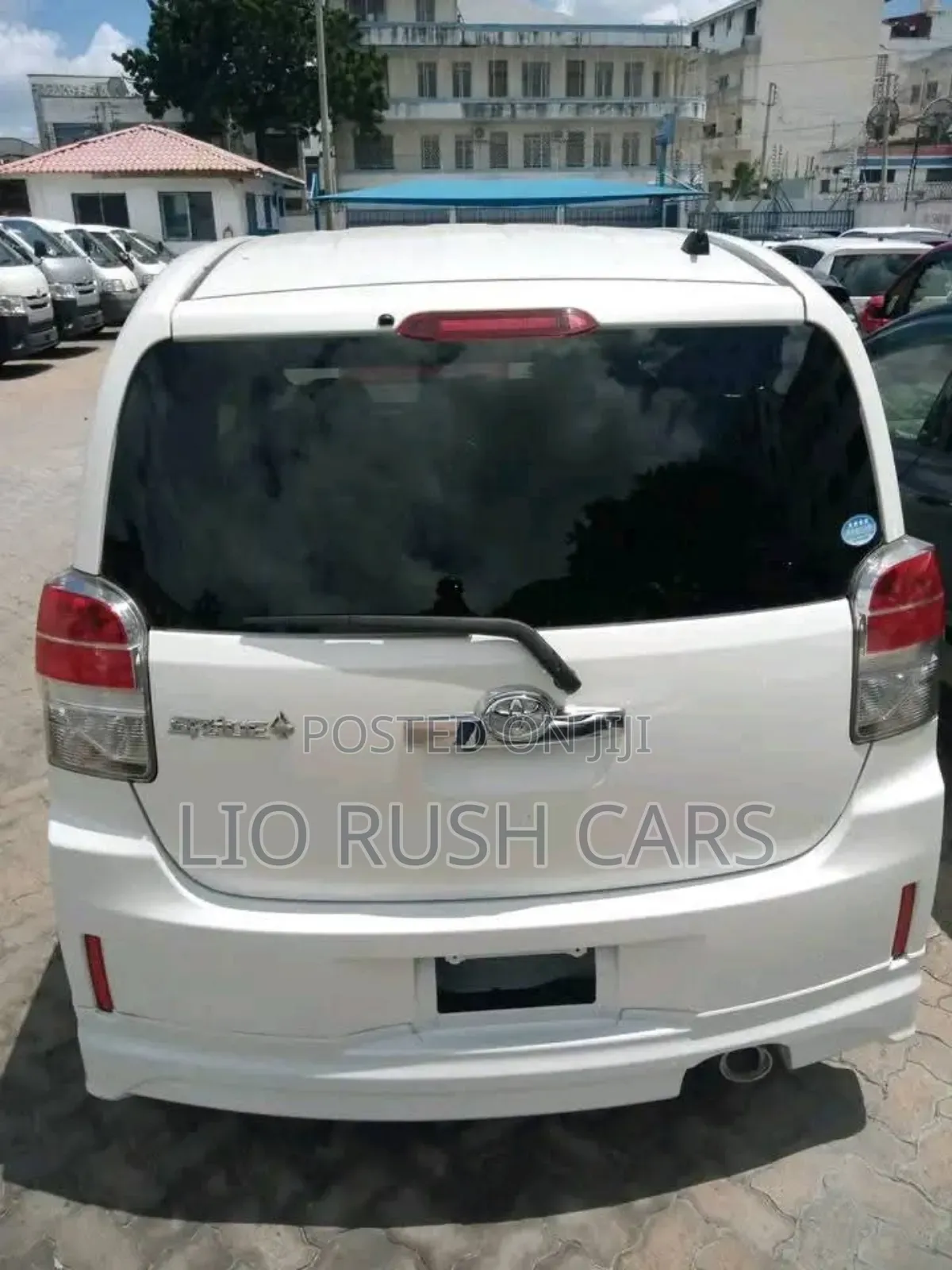 Toyota Spade 2018 White