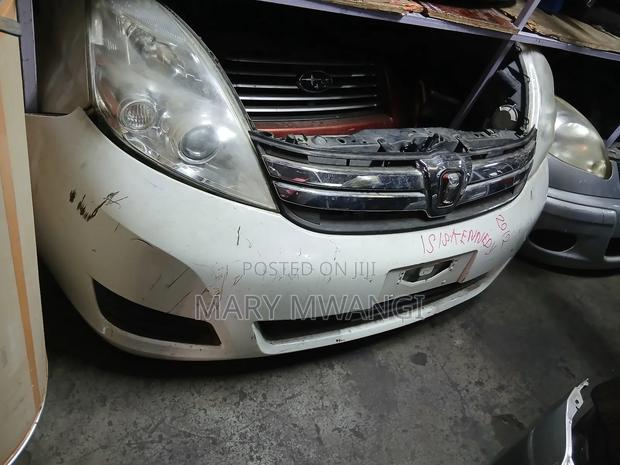 Toyota Isis 2012 Nosecut