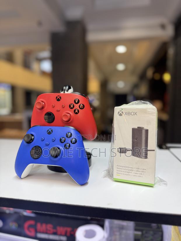 Xbox Series X Pad and Battery Combo - main view