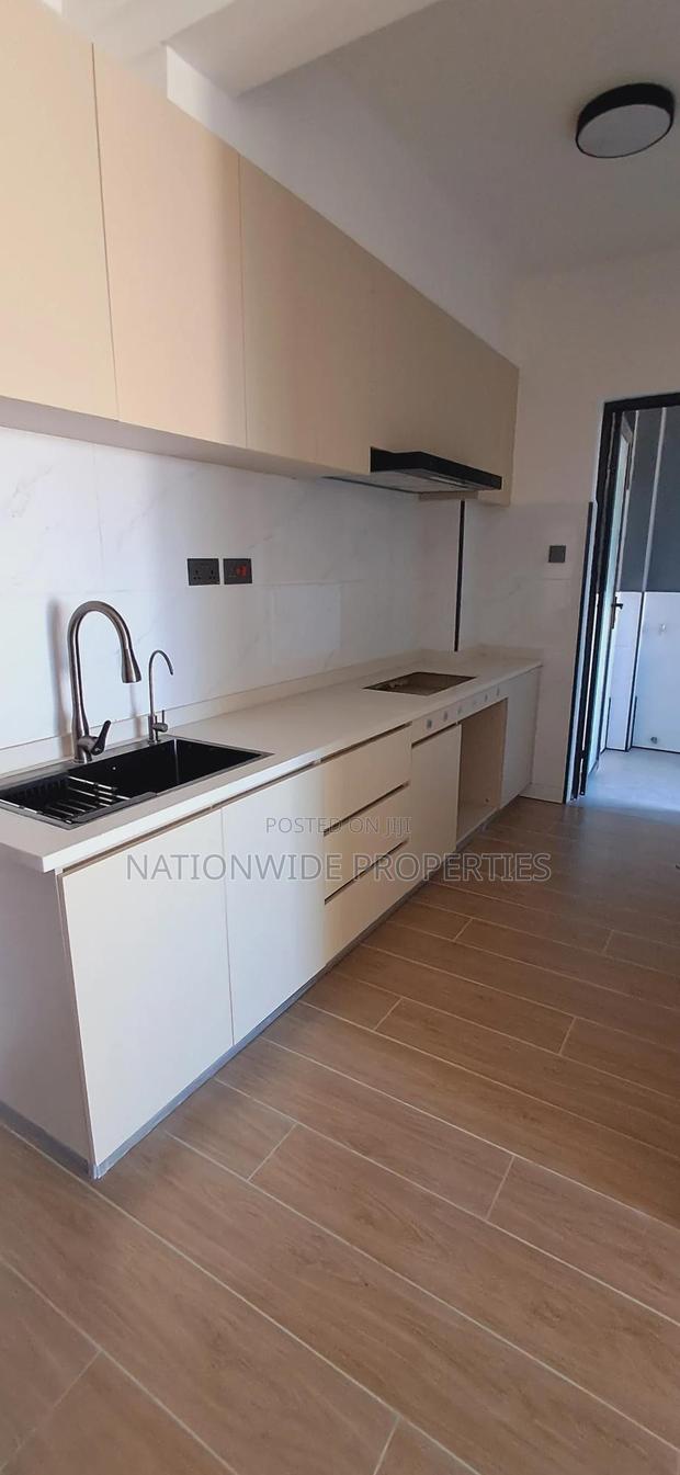 Executive One and Two Bedrooms - thumbnail 2
