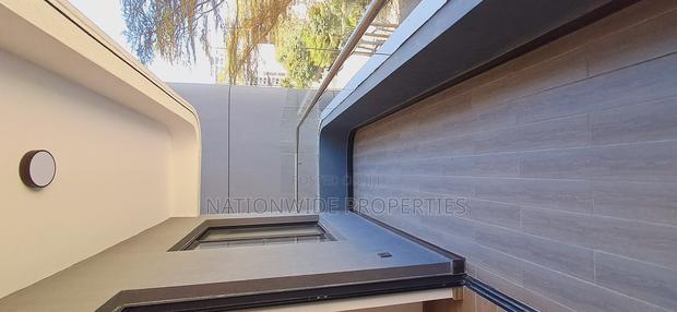 Executive One and Two Bedrooms - thumbnail 5