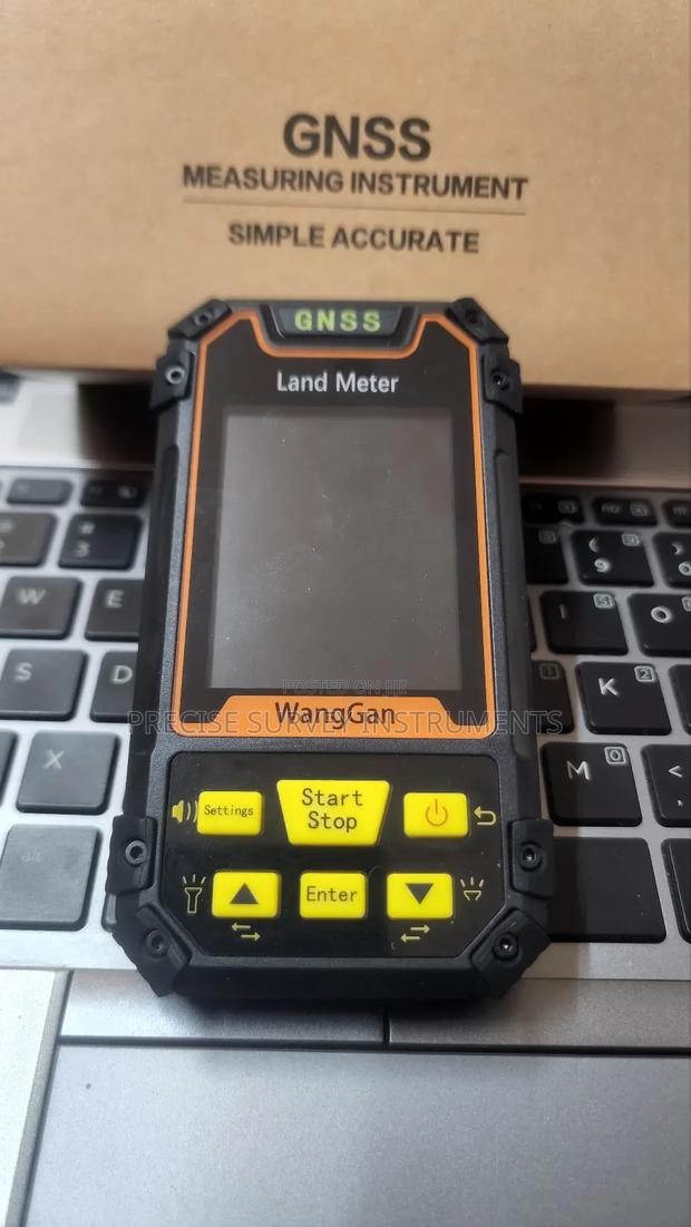 Accurate Handheld GPS Tracker - main view