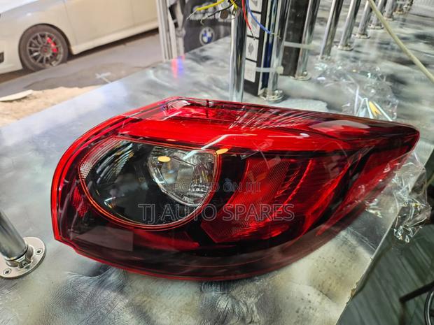Mazda Cx5 2015 Taillight - main view