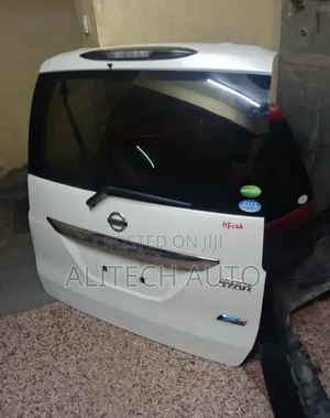 Taillight Hate Nissan Serena 2015