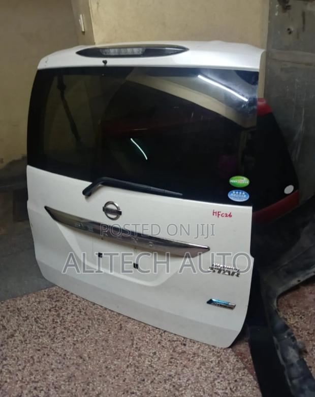 Taillight Hate Nissan Serena 2015