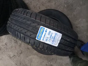 215/60r17 Maxtrek Tyres