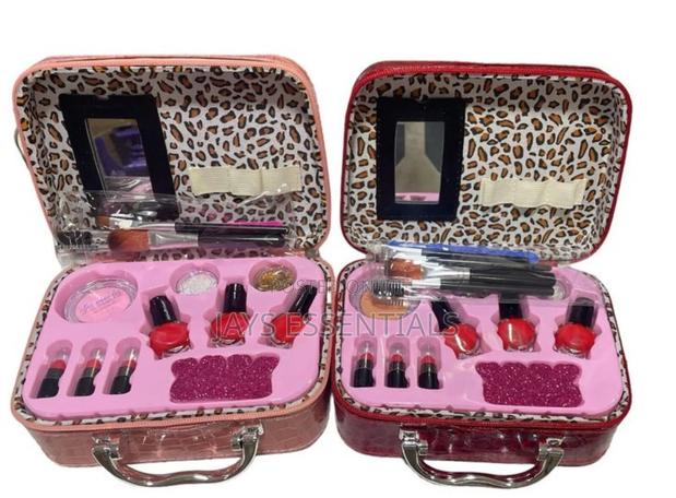 Kids Make Up Set : Non Toxic With Bag