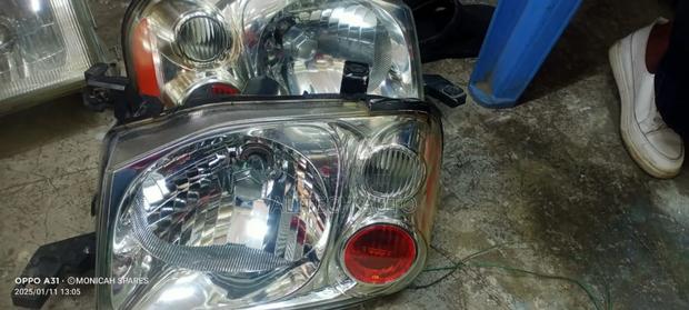 Headlight Nissan Hardbody