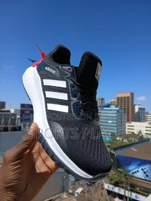 On Sale Latest Black and White Gym/Running Sportshoes