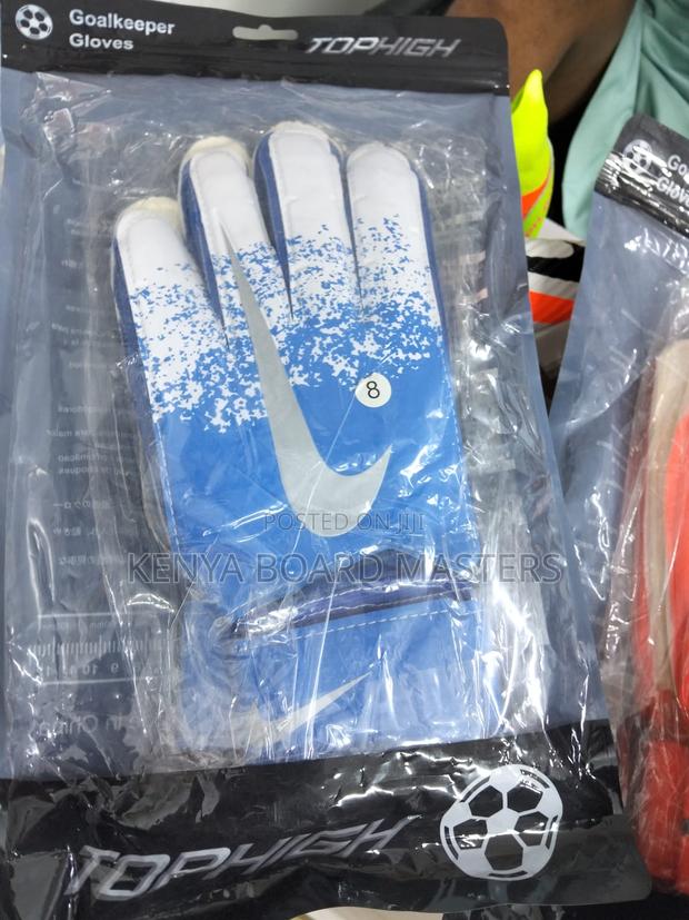 Goalkeeper Gloves Size 8 - main view