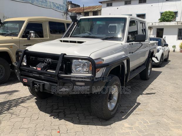 Toyota Land Cruiser 4.5 V8 TD 2019 Off white - thumbnail 2
