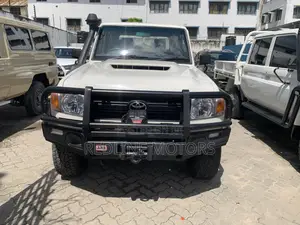 Toyota Land Cruiser 4.5 V8 TD 2019 Off white