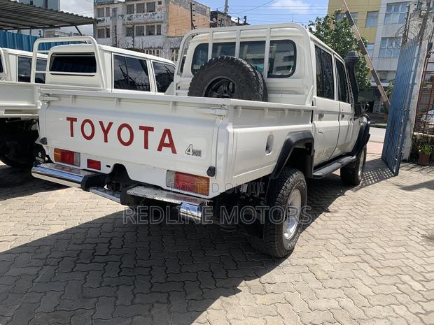Toyota Land Cruiser 4.5 V8 TD 2019 Off white - thumbnail 8