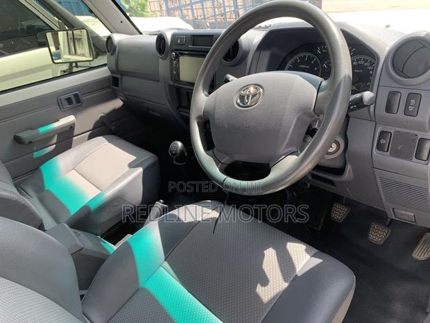 Toyota Land Cruiser 4.5 V8 TD 2019 Off white - thumbnail 4