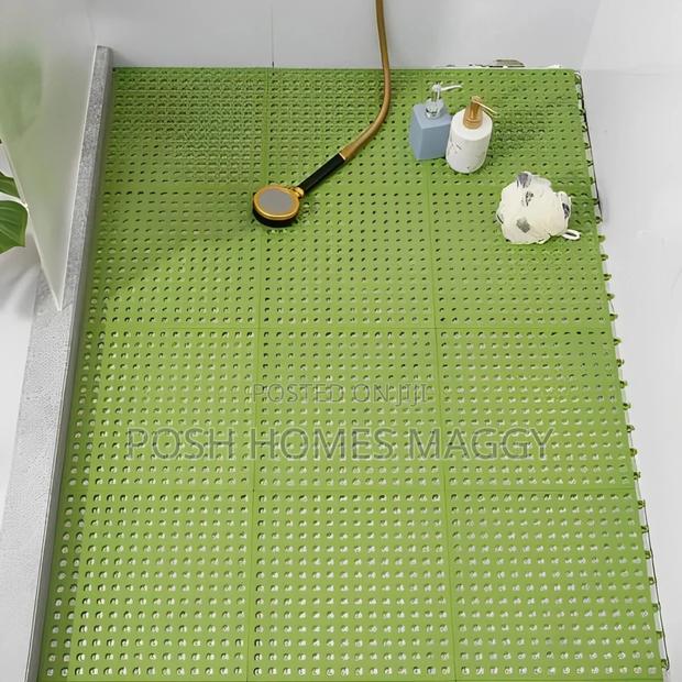 Green Interlocking Bathroom Mats - thumbnail 2