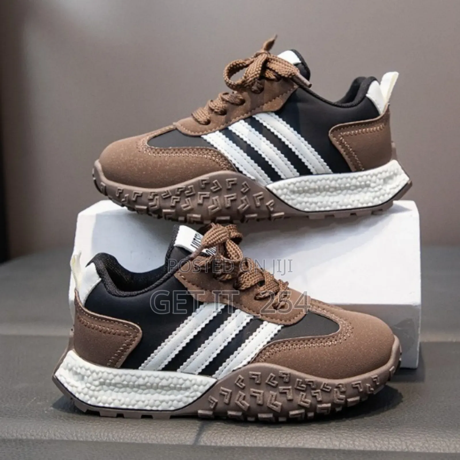 Kids Sneakers*
*Sizes,:26,27,28,29,30,31,32,33,34,35,36,37