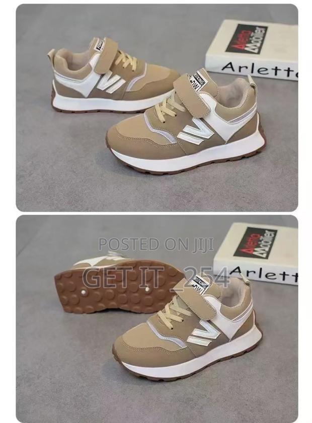 *Nb Kids Sneakers*
*Sizes,:26,27,28,29,30,31,32,33,34,35