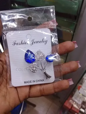 Beautiful Blue Brooches to Match Your Outfit