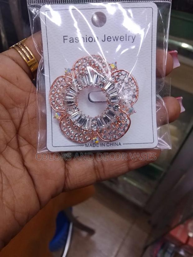 Unique Gold Outfit Accessory - thumbnail 3