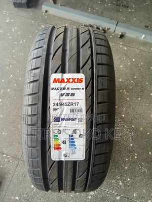 245/45 R17 Maxxis Victra Sport Vs5