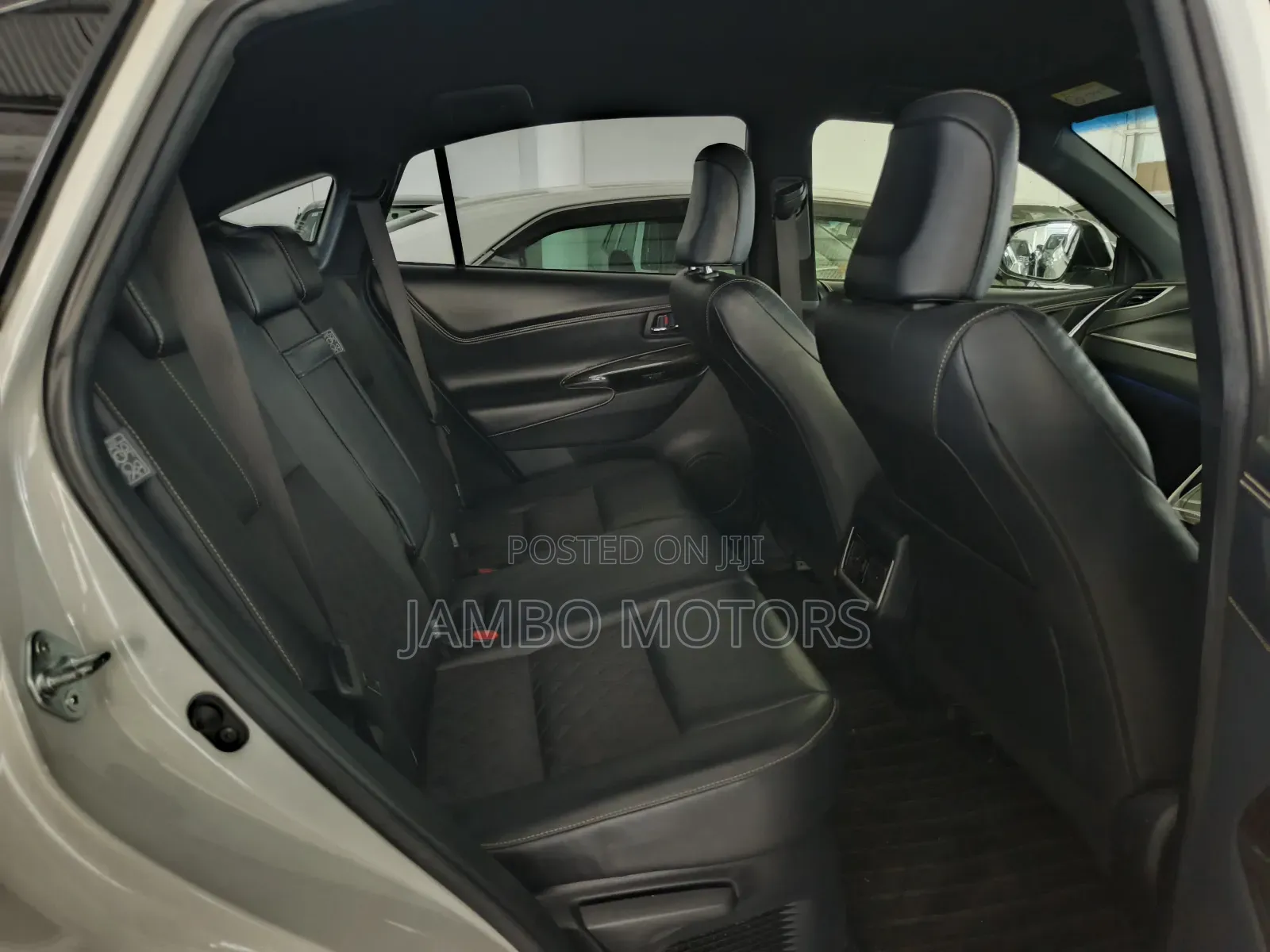Toyota Harrier 2.5 Hybrid 4WD 2019 White