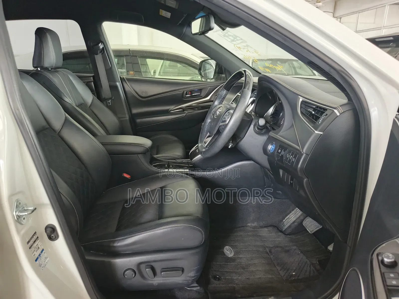 Toyota Harrier 2.5 Hybrid 4WD 2019 White