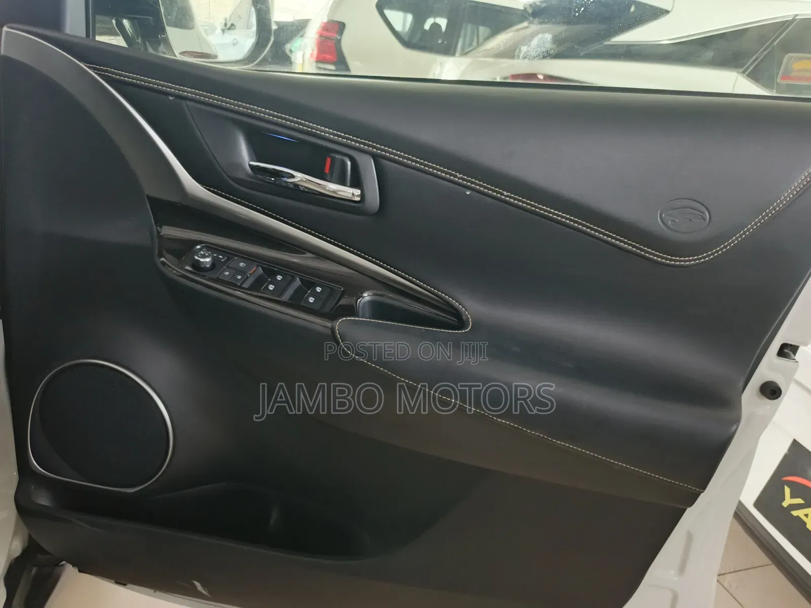 Toyota Harrier 2.5 Hybrid 4WD 2019 White