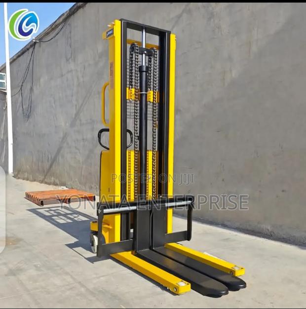 2t Electric Stacker (2.5m) - main view